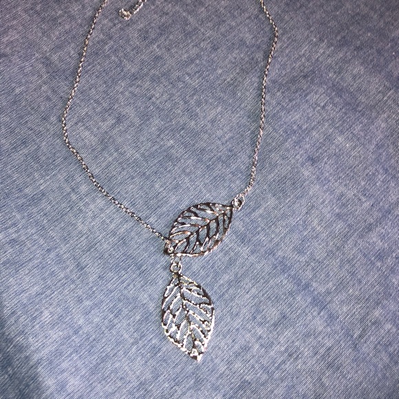 Double leaf necklace silver tone NWT - Picture 9 of 9